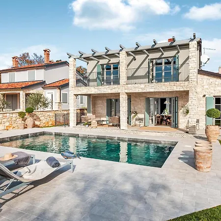 3 Bedroom Amazing In Matuhanci Hébergement de vacances