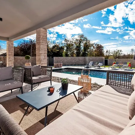 3 Bedroom Amazing In Matuhanci Hébergement de vacances Matohanci